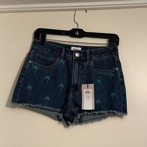 New! ONLY DIVINE HEART DENIM SHORTS